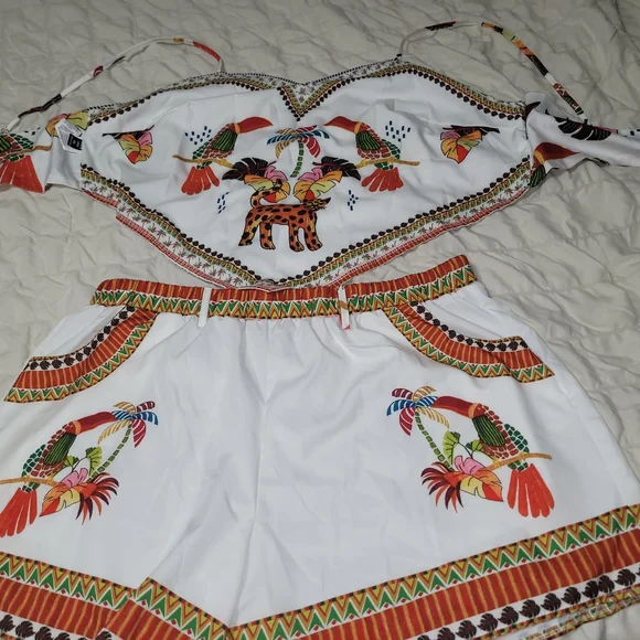 Colorful Parrot Print Women' Short Set - Picture 1 of 6